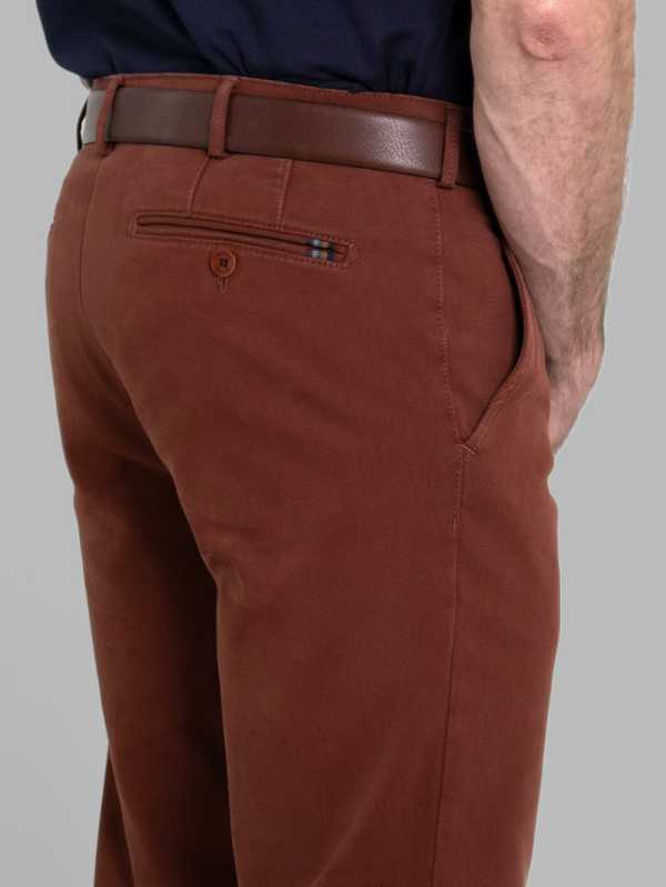 Meyer Rio Twill Chino in Brick